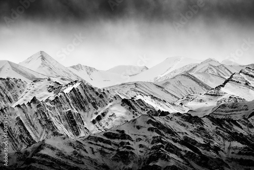 Φωτογραφία Himalaya mountain range, aerial view on the hill, Ladakh in India