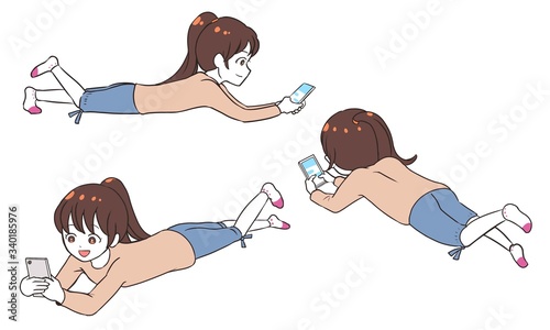 家でゴロゴロする女の子