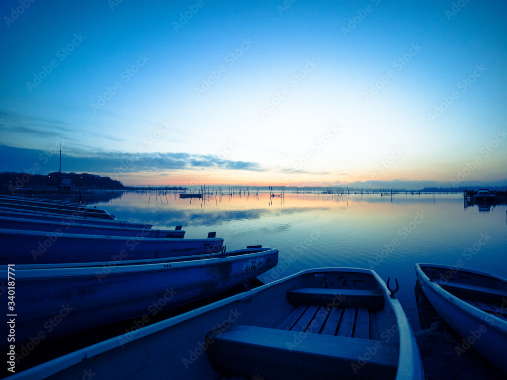 Obraz premium 印旛沼の夜明けの風景