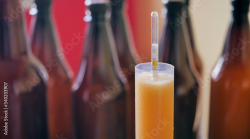 Using hydrometer to measure gravity of beer