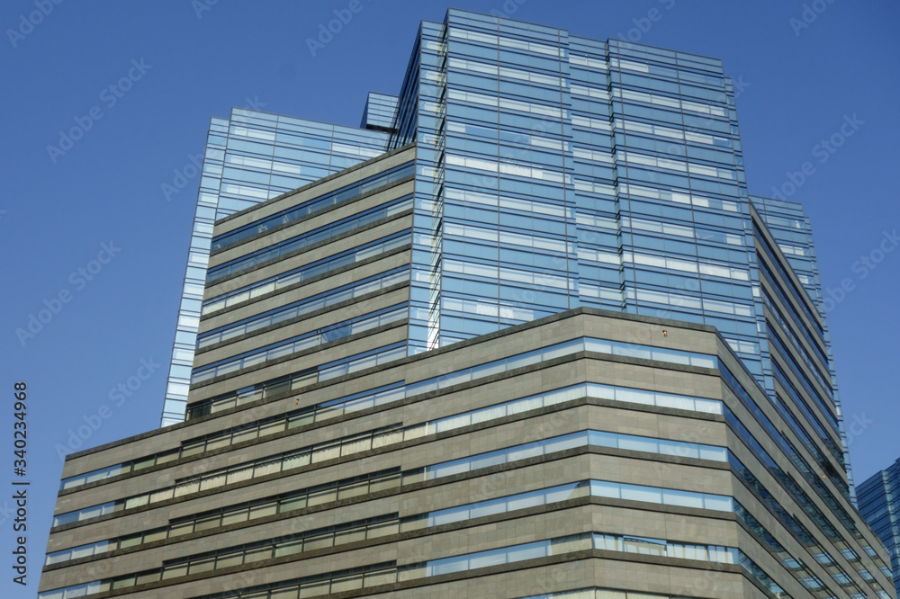 大都会東京のお洒落なオフィス街の素敵な高層ビル