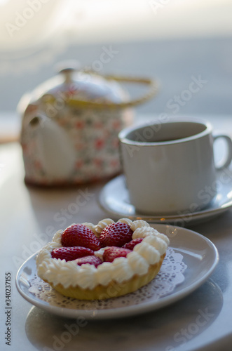 Strawberry cake with tea