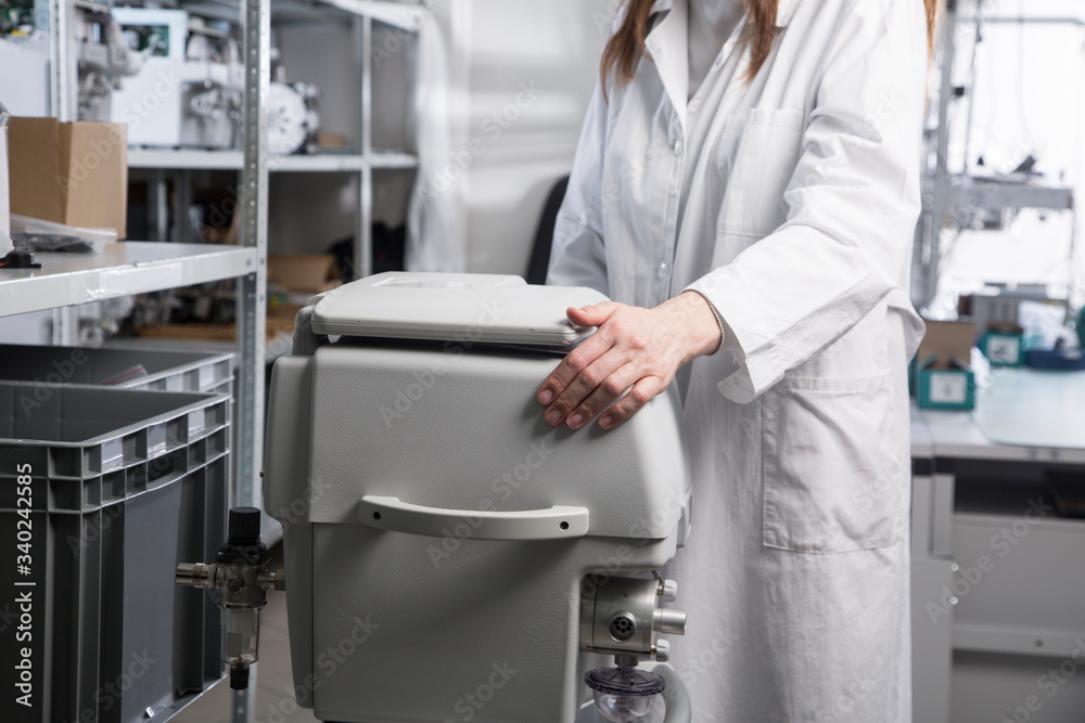 Apparatus for artificial lung ventilation. Intensive care