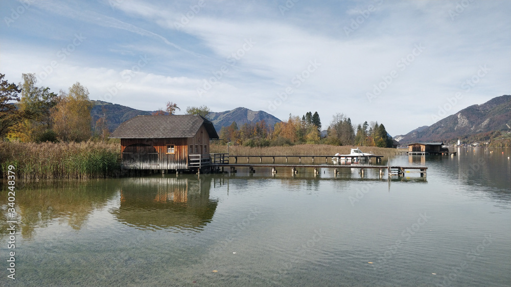 Bootshaus mit Steg an einem See in Österreich Bootshaus mit Steg an einem See in Österreich