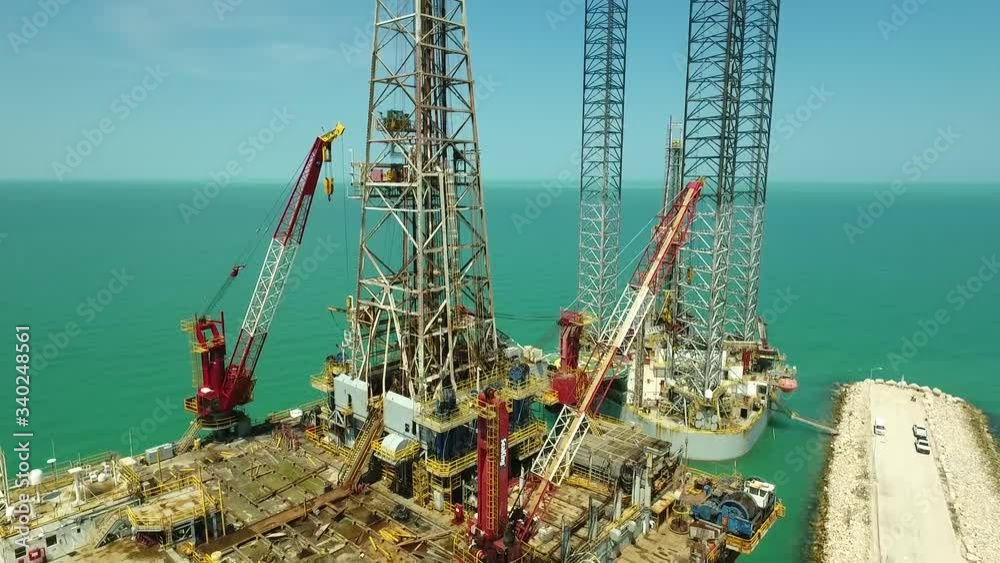 Aerial view of a Mexican oil platform.