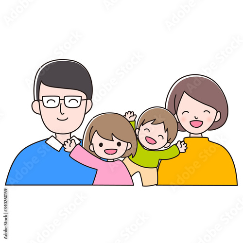 笑顔の４人家族