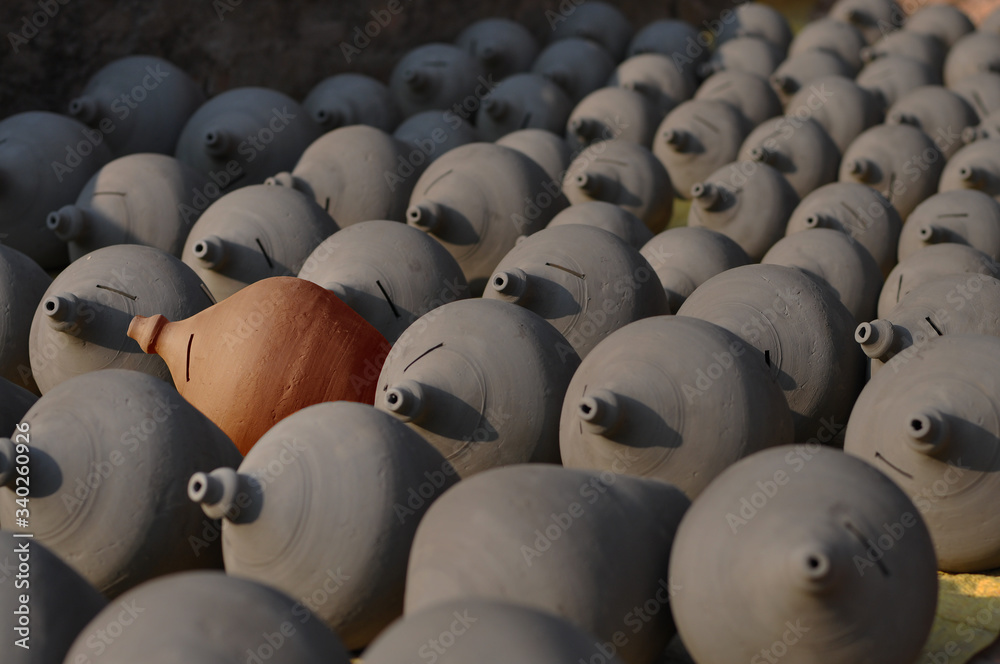 Obraz premium Do not follow the Crowd, Be the Leader Symbolic representation of attitude required for being the leader 