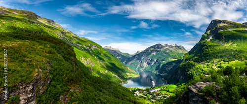 Blick auf den Geirangerfjord in Norwegen