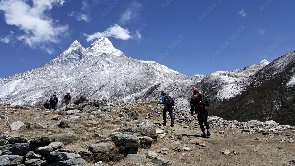 Trek to Everest base camp