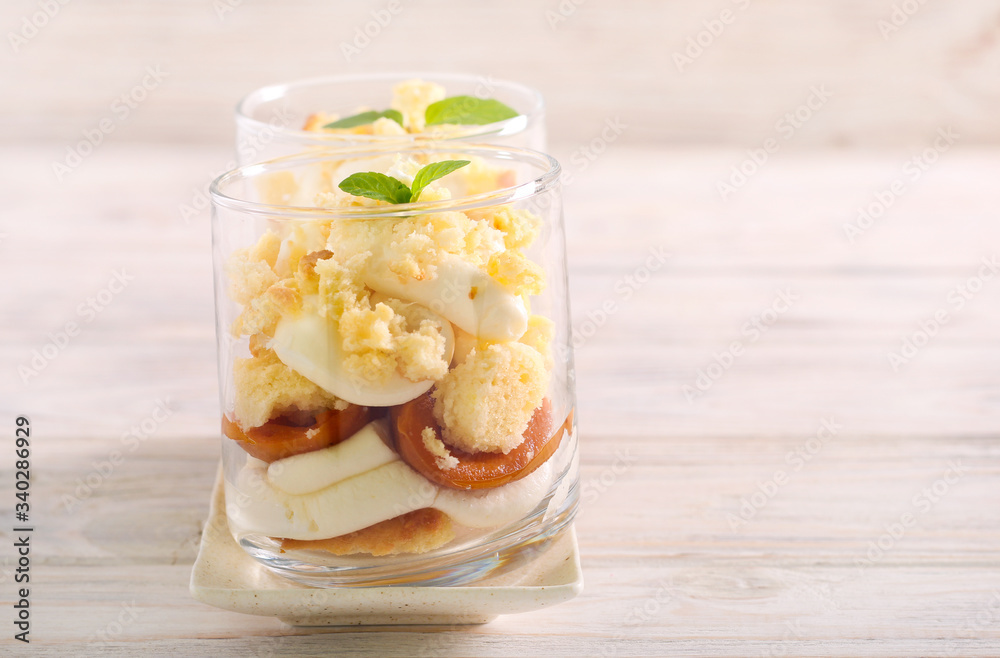 Apricot with cream and crumble topping Apricot with cream and crumble topping