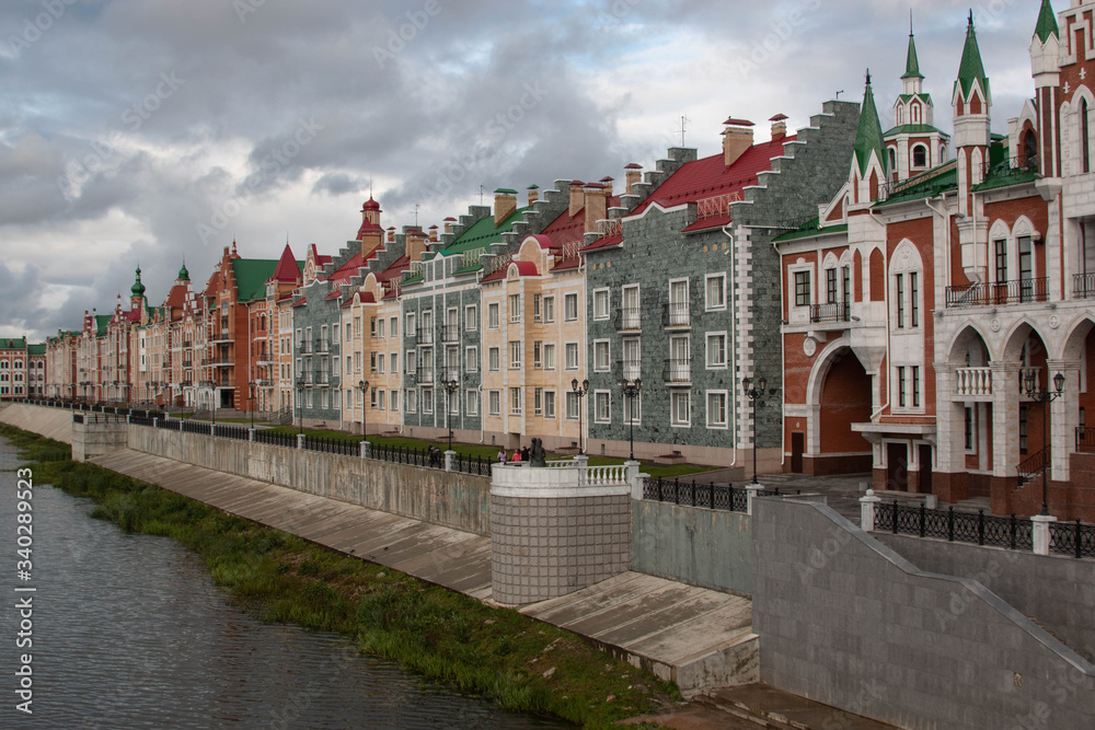 Obraz premium colorful houses near the river