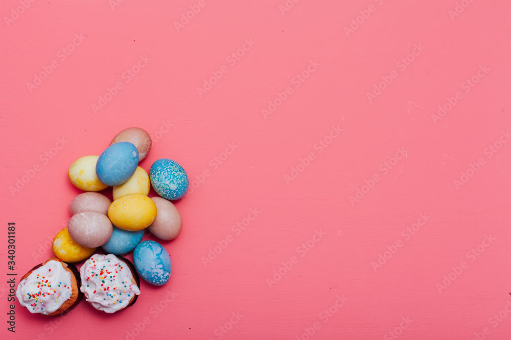 Obraz premium Family Easter Easter holiday egg cake pink background