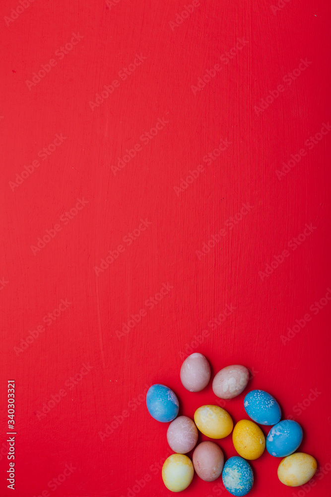 Obraz premium Family Easter Easter Holiday Eggs cake red background