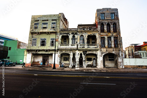 Fototapeta Naklejka Na Ścianę i Meble -  Old building, El Malecon waterfront, Havana, Cuba