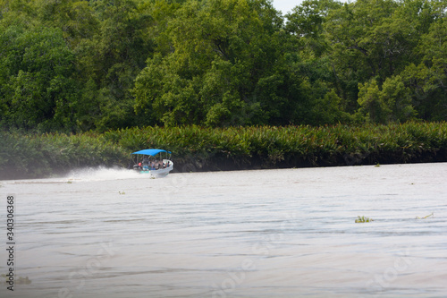 Barca sul fiume, Costa Rica