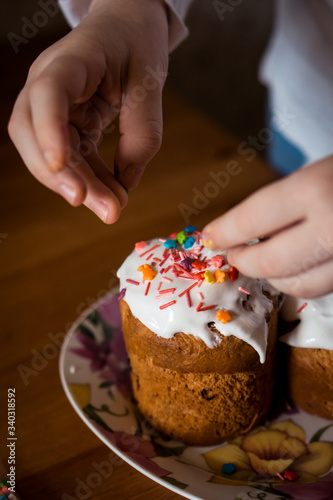 hands holding a cake