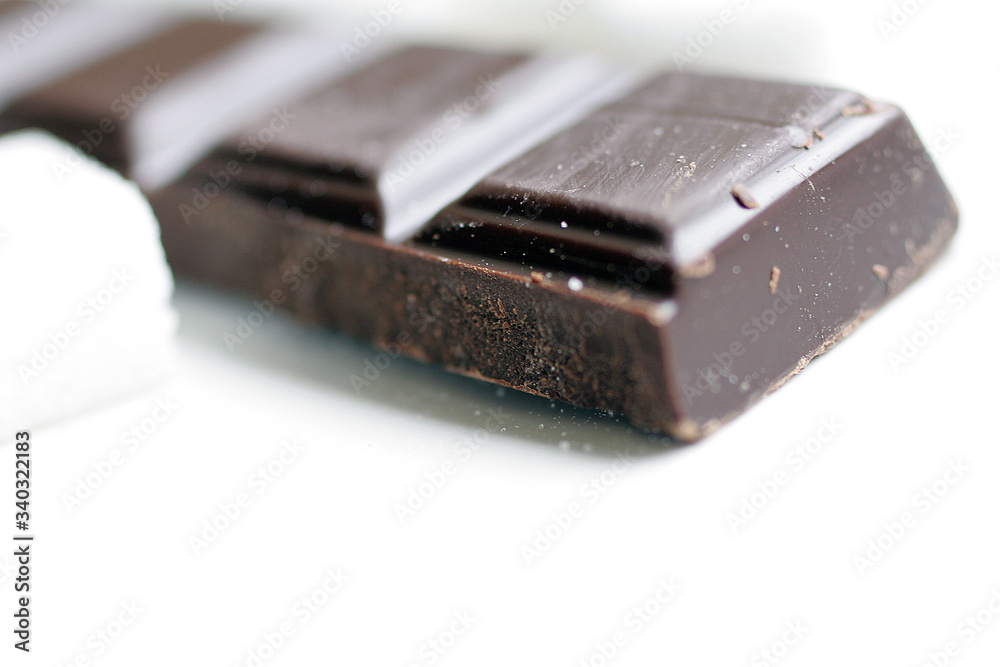 Assortiment et degustation de plaquette de chocolat Assortiment et degustation de plaquette de chocolat