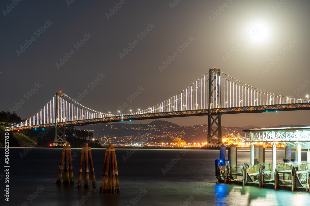 Obraz premium Bay Bridge at night