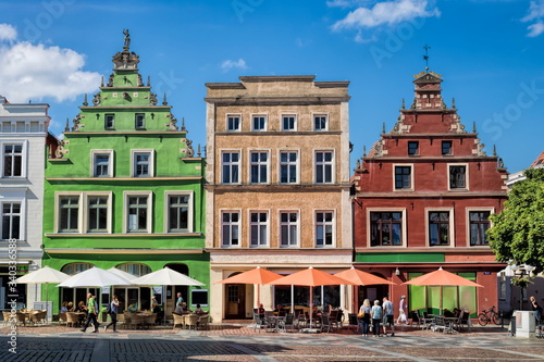 güstrow, deutschland - marktplatz in der altstadt