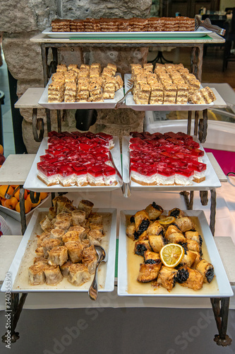 Obraz na płótnie Delicious candy bar for birthday party w salonie