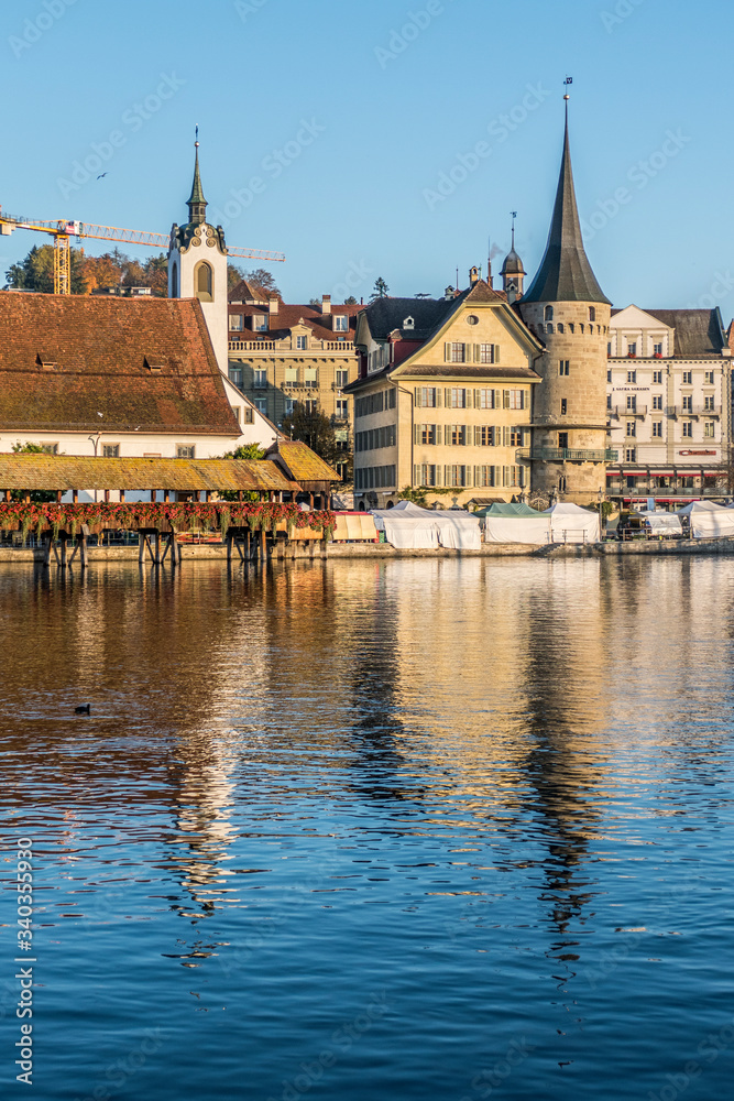 Obraz premium Lucerne reflected in the water in a sunny day