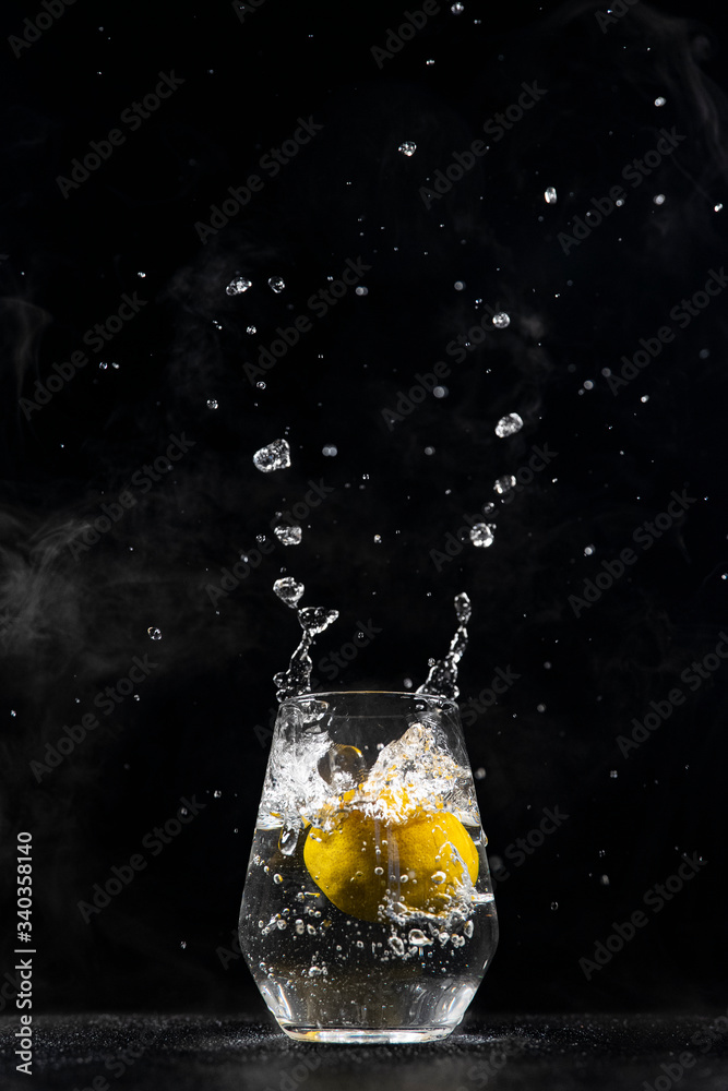lemon water splash in a drinking glas lemon water splash in a drinking glas