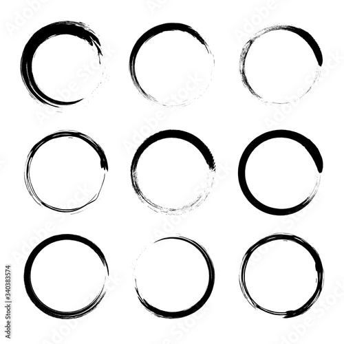 Set of grunge circle brush strokes, design elements. Black Round Frames, hand drawn elements. Vector illustration.