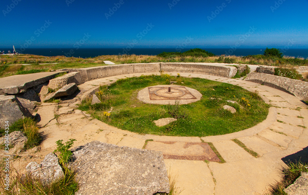 Überreste einer deutschen Geschützstellung am Pointe du Hoc in der Normandie in Frankreich Überreste einer deutschen Geschützstellung am Pointe du Hoc in der Normandie in Frankreich