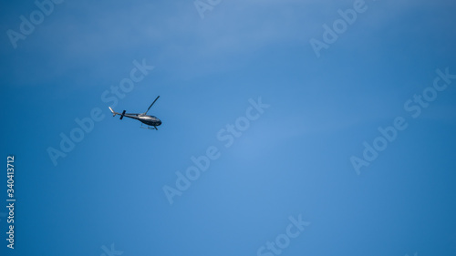 Hélicoptère en vol