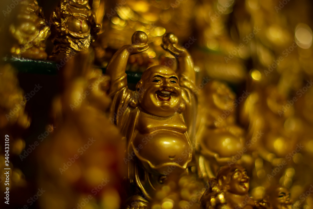 Fototapeta premium golden kubera statue