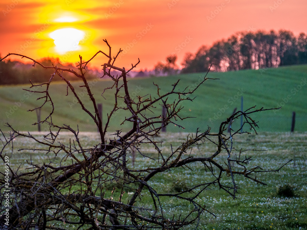 Sonnenuntergang und Wolkenhimmel