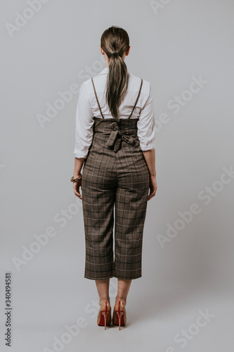 Cuadro en lienzo Businesswoman full body facing back