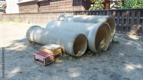 子供の遊び場、土管
