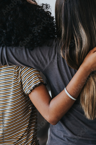 Fotografie Girl friend hugging each other