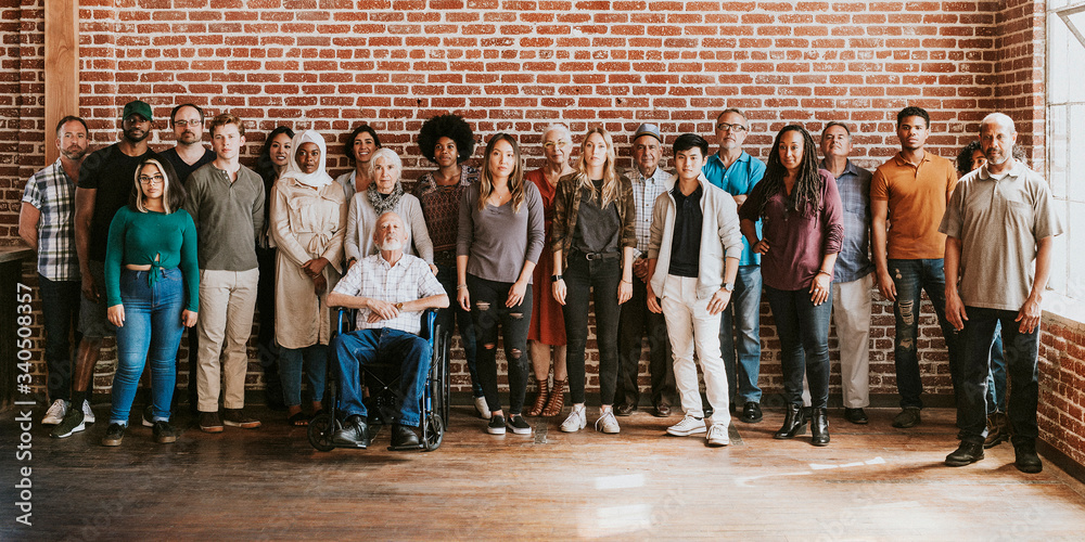 © rawpixel.com - Group of diverse people