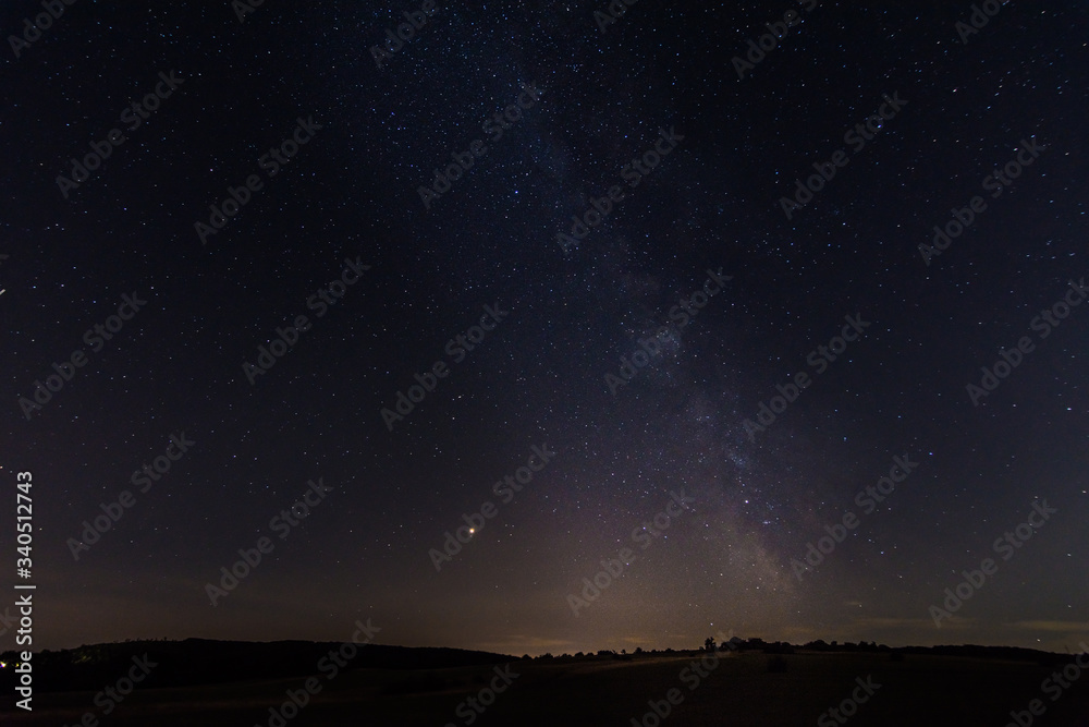 milchstrasse am himmel bei einer mondfinsternis