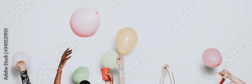 Canvas Print Happy friends at a party