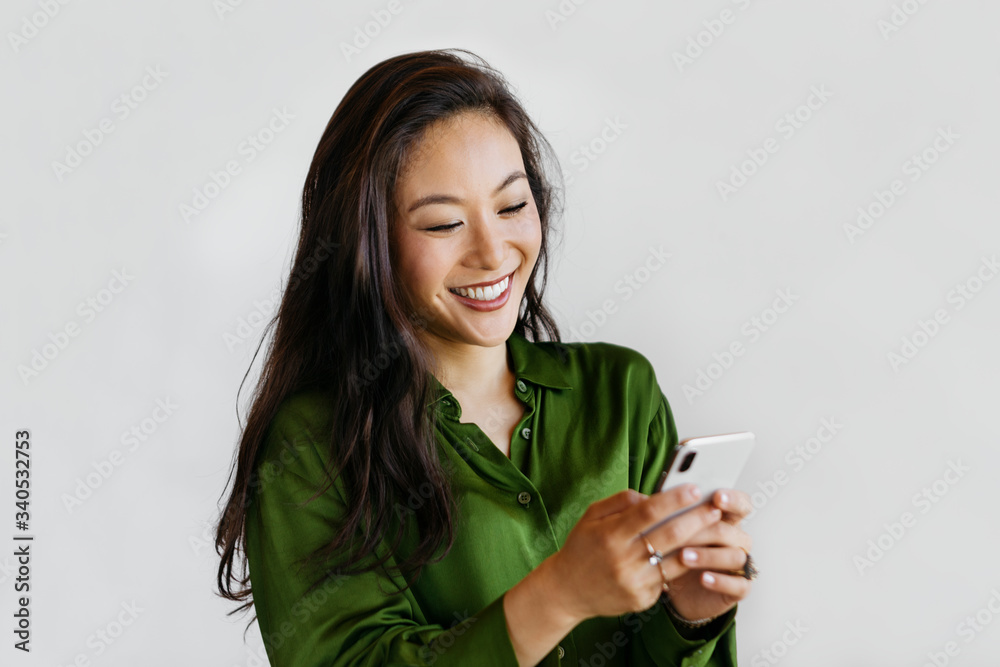 Happy woman texting on a phone - obrazy, fototapety, plakaty 