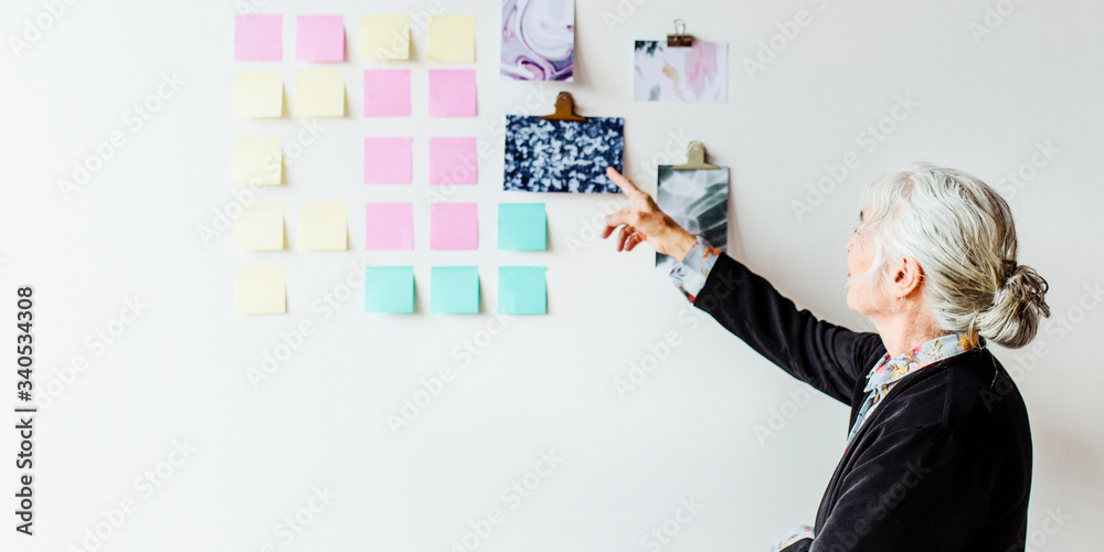 Fototapeta premium Senior businesswoman with a plan
