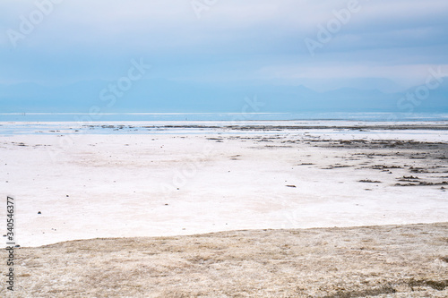 Chaka Salt Lake in Qinghai, China. Qinghai's Chaka Salt Lake is full of fantasy scenery photo