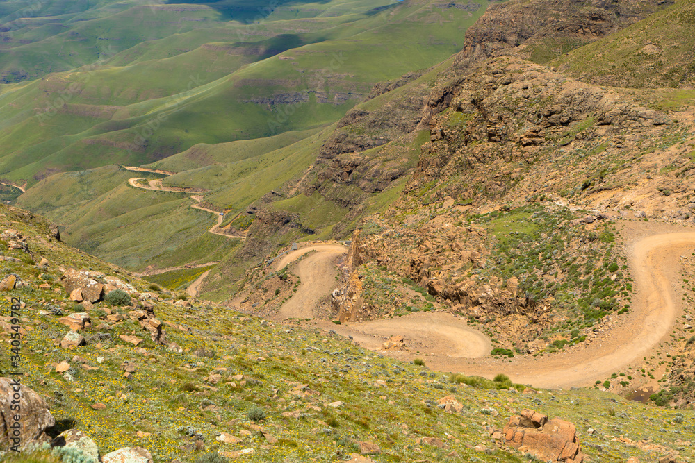 Plakat Hairpin turns in the Sani Pass in South Africa