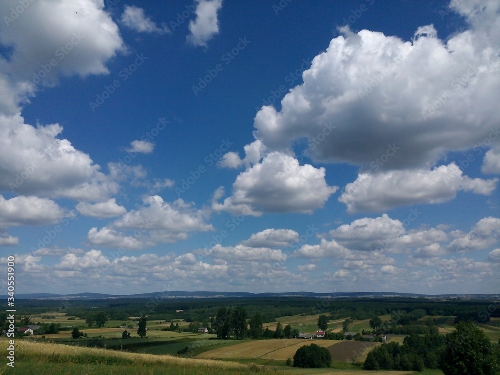 Obraz premium clouds and fields