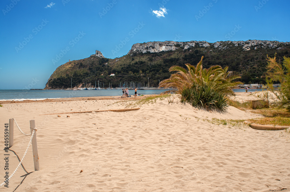 Cagliari, veduta della spiaggia del Poetto e Sella del Diavolo, Sardegna, Italia Cagliari, veduta della spiaggia del Poetto e Sella del Diavolo, Sardegna, Italia