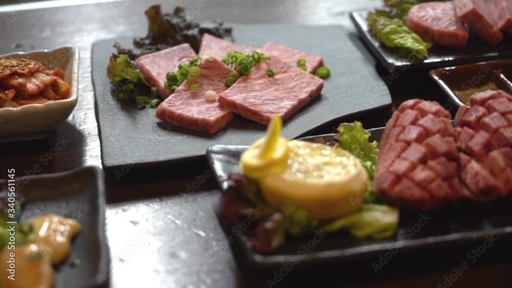 食べ物, 肉, 肉類, 料理, 牛肉, 焼肉, 焼肉屋, 食べ物屋, 食堂, 和牛, A5, A5ランク, A5等級, 国産, ロース, 厚切りロース, 特上ロース, ステーキ, サーロイン, 霜降り, みすじ, ホルモン, 丸腸, カルビ, さし, 調理, 調理場, 台所, 厨房, まな板, 包丁, 料理人, 職人, キムチ, カクテキ 食べ物, 肉, 肉類, 料理, 牛肉, 焼肉, 焼肉屋, 食べ物屋, 食堂, 和牛, A5, A5ランク, A5等級, 国産, ロース, 厚切りロース, 特上ロース, ステーキ, サーロイン, 霜降り, みすじ, ホルモン, 丸腸, カルビ, さし, 調理, 調理場, 台所, 厨房, まな板, 包丁, 料理人, 職人, キムチ, カクテキ