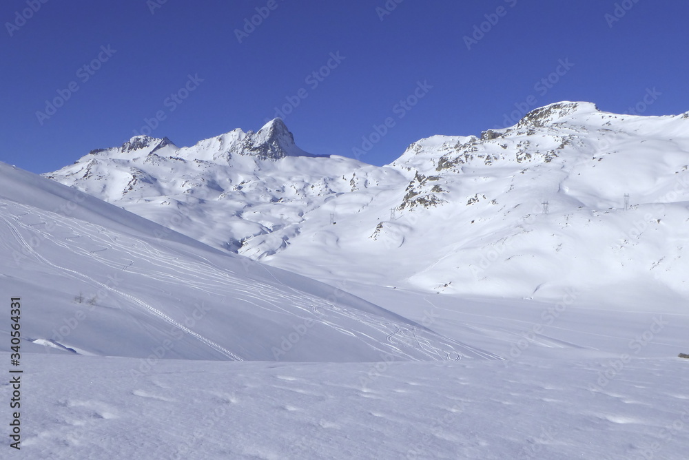 Bivio, Skitour auf den Piz dal Sasc. Blick auf Piz Turba, Piz Forcellina, Forcellinapass und Sur al Cant.