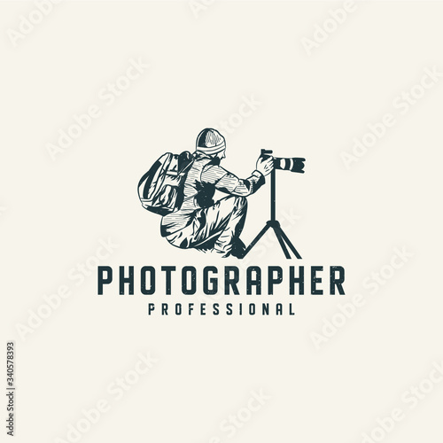 Professional photographer logo design Premium Vector
