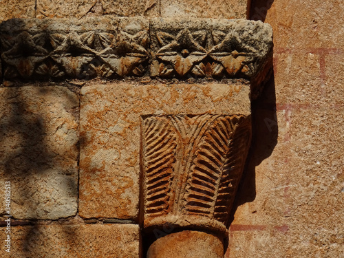 Romanesque Church of Grado del Pico. Detail of capital with fern leaves representation. (12 Century) Segovia. Spain. 