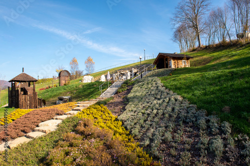 Fototapeta Naklejka Na Ścianę i Meble -  Cottage near the Sensory Gardens in Muszyna