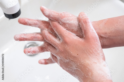                                       Hygienic hand wash Wash between fingers