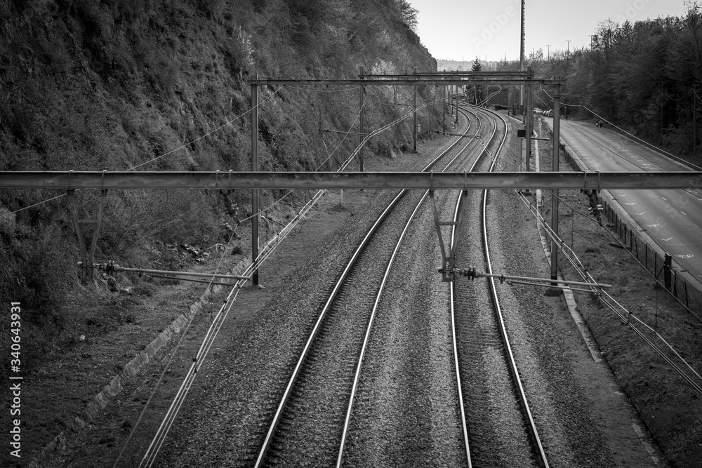 Naklejka premium Au dessus des rails